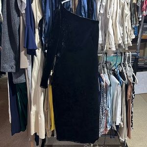 Black Halo Eve by Laurel Berman velvet off the shoulder dress. Size 4. NWT